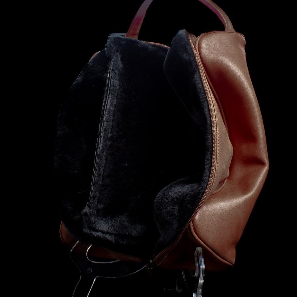 Berman Genuine Leather Wine Carrier Bag Faux Fur Lined | For Two Bottles - Picture 7 of 10